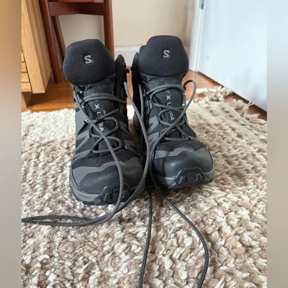 Salomon waterproof boots, barely worn size 12.5 - Picture 2 of 3
